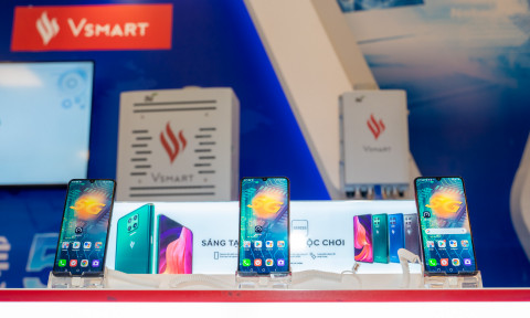 Người dùng háo hức trải nghiệm điện thoại Vsmart 5G “Make in Vietnam”
