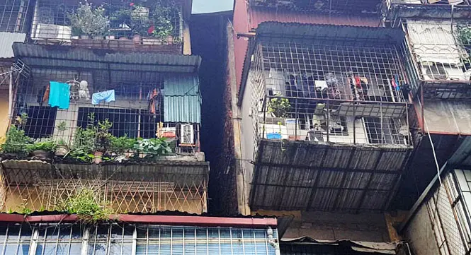 Chung cư G6A Thành Công (phường Thành Công, quận Ba Đình) bị tách rời hai đơn nguyên. Ảnh: Vũ Lê