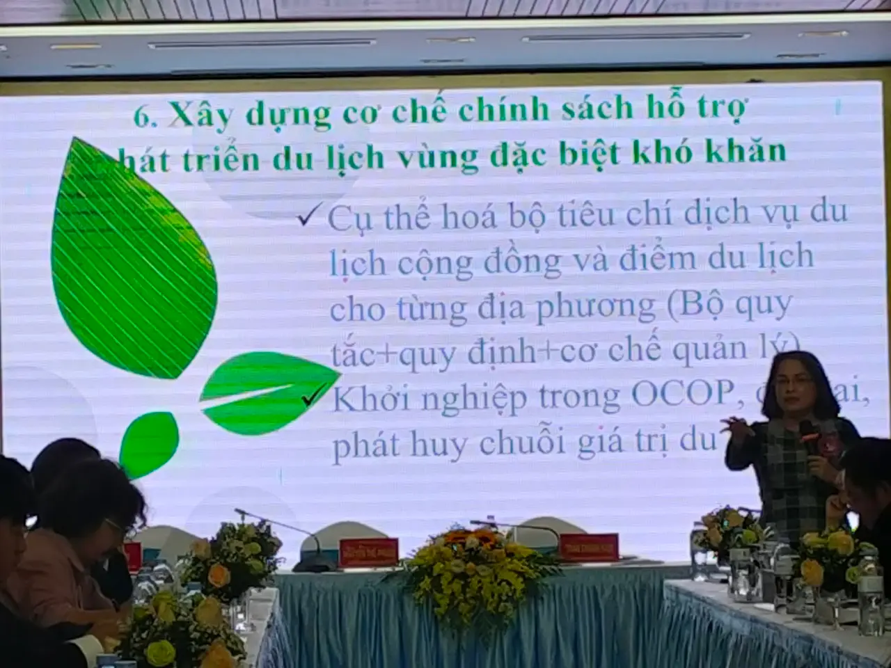“Phát triển du lịch cộng đồng phải lấy người làm chủ, đào tạo, huấn luyện để người dân địa phương có thể giới thiệu, quảng bá, lan tỏa các giá trị văn hóa bản địa.”  - PGS.TS Ngô Thị Phương Lan, Hiệu trưởng Trường Đại học KHXH & NV, Đại học Quốc gia TP.  Hồ Chí Minh