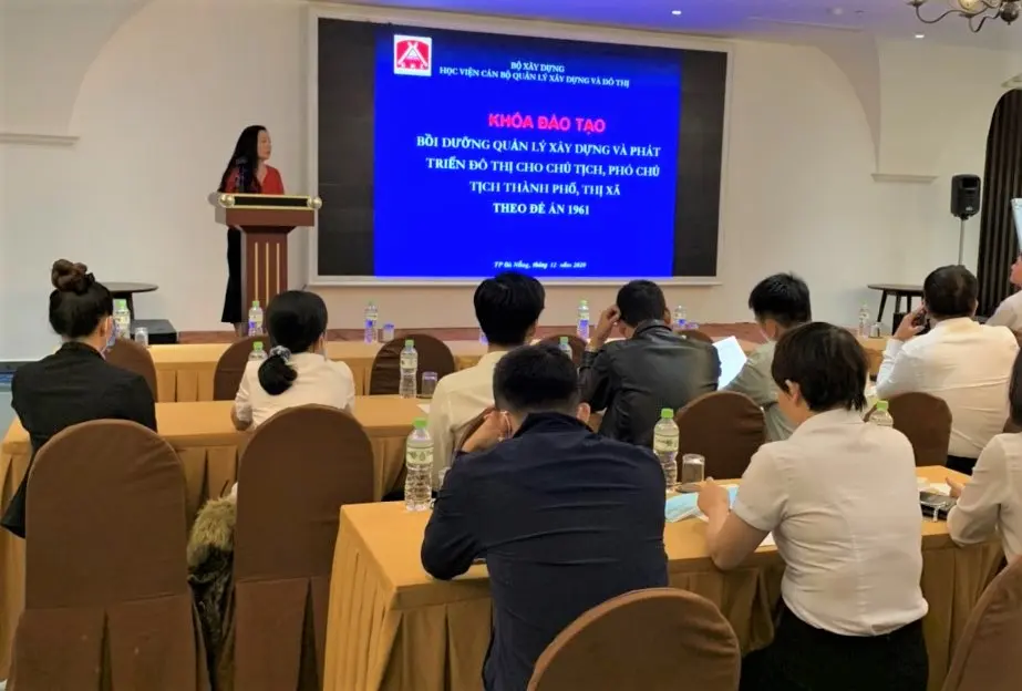 Nâng cao năng lực quản lý xây dựng, phát triển đô thị cho lãnh đạo địa phương