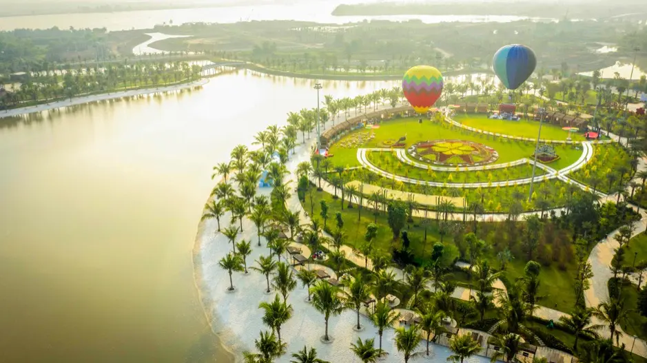Vinhomes Grand Park 271ha gây ấn tượng với Công viên 36ha lớn nhất Đông Nam Á và chuỗi kỷ lục bán hàng: 10.000 căn hộ The Rainbow được tiêu thụ trong 17 ngày; 2.400 căn hộ The Origami được đăng ký đặt mua chỉ trong 3 ngày…