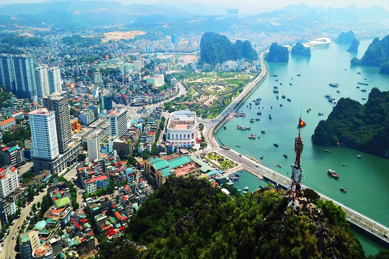 Thành phố biển Hạ Long