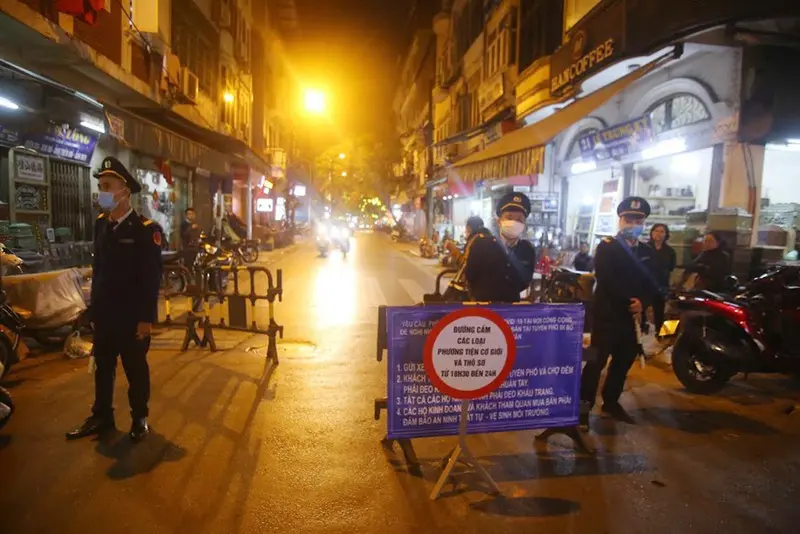 Một trong những nhiệm vụ của Ban Quản lý hồ Hoàn Kiếm và phố cổ Hà Nội là quản lý hoạt động tại phố đi bộ quanh hồ Gươm và khu phố cổ