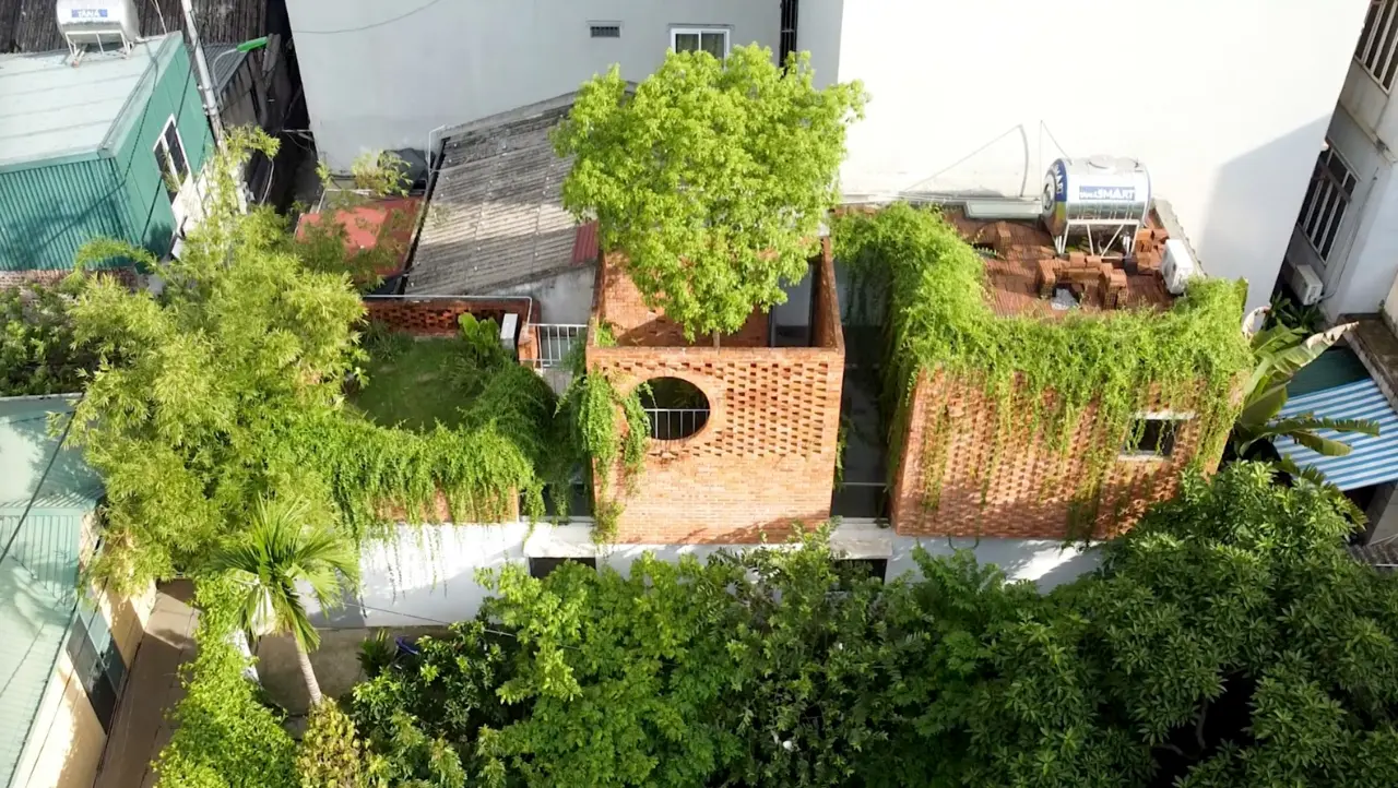 000_video_vh_house
