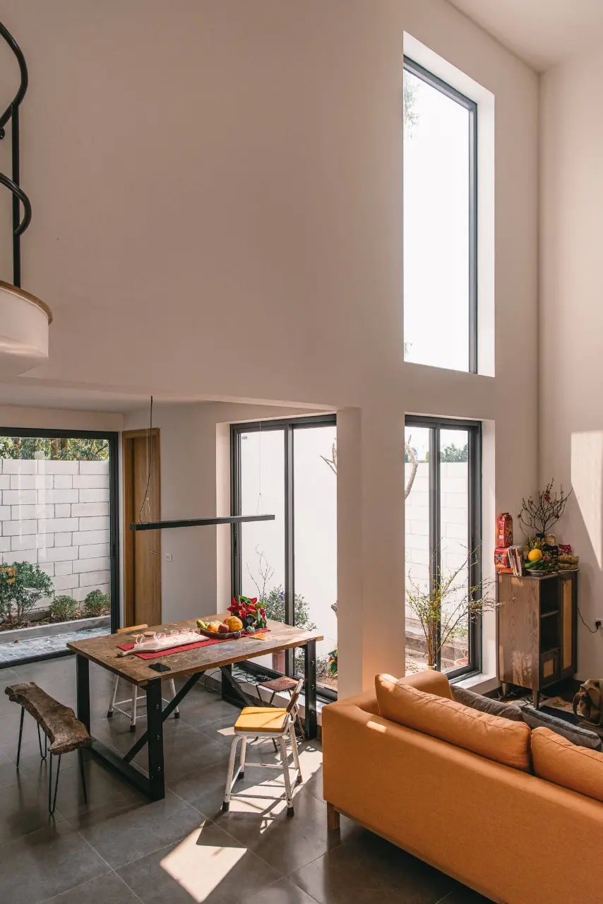 Công trình khắc phục nhược điểm của nhà hướng Tây Nam nhưng vẫn cho phép nắng đi vào mọi ngóc ngách một cách rất đẹp và lãng mạn