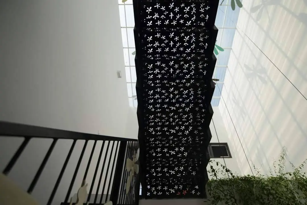 Tất cả hòa quyện vào với nhau tạo thành không gian rất riêng và yên ả giữa phố thị tấp nập