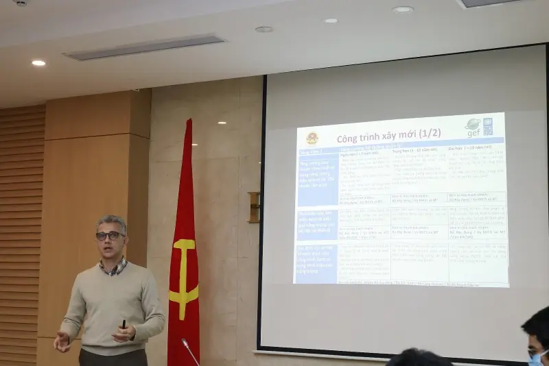 Ông Yannick Millet – Cố vấn kỹ thuật BQL Dự án EECB đề xuất chuyển giao kết quả dự án và định hướng tiếp theo để thúc đẩy tiết kiệm năng lượng trong công trình