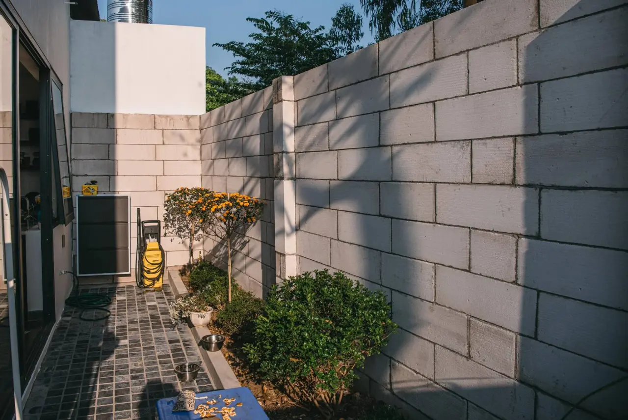 Đá ốp lát cubic 10x10 tạo độ nhám, chống trơn trượt