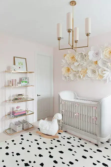 Một hiện thân sống động của sự duyên dáng và vẻ đẹp, thiên nga là họa tiết hoàn hảo cho phòng của một bé gái.