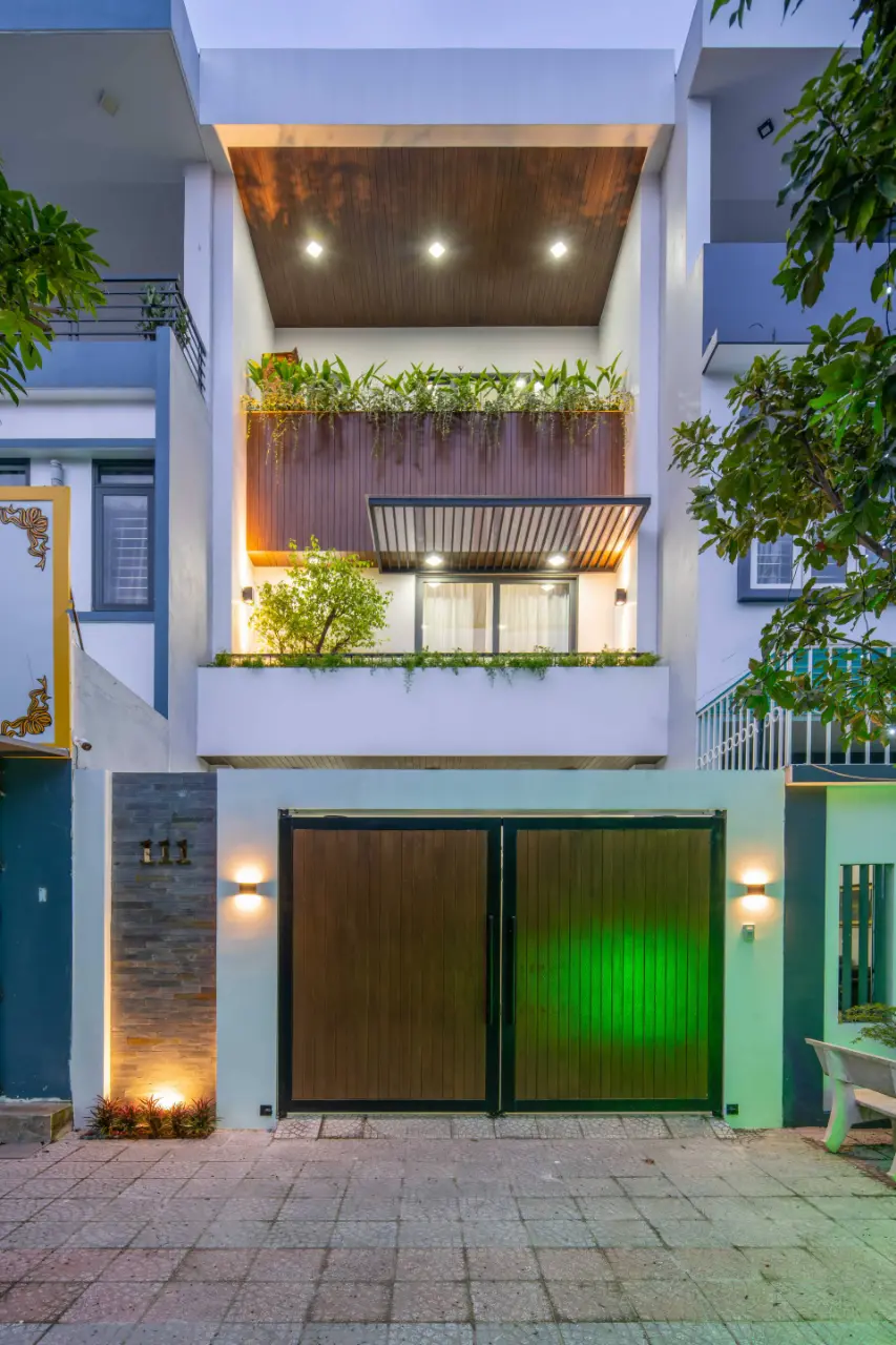 T House mang vẻ ngoài hiện đại với sự kết hợp của bê tông và gỗ 