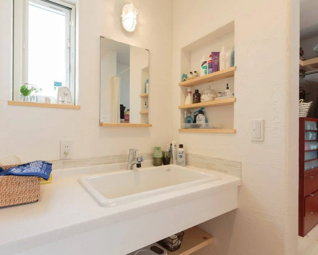 Chậu rửa rộng và sâu thuận tiện cho việc giặt giũ quần áo