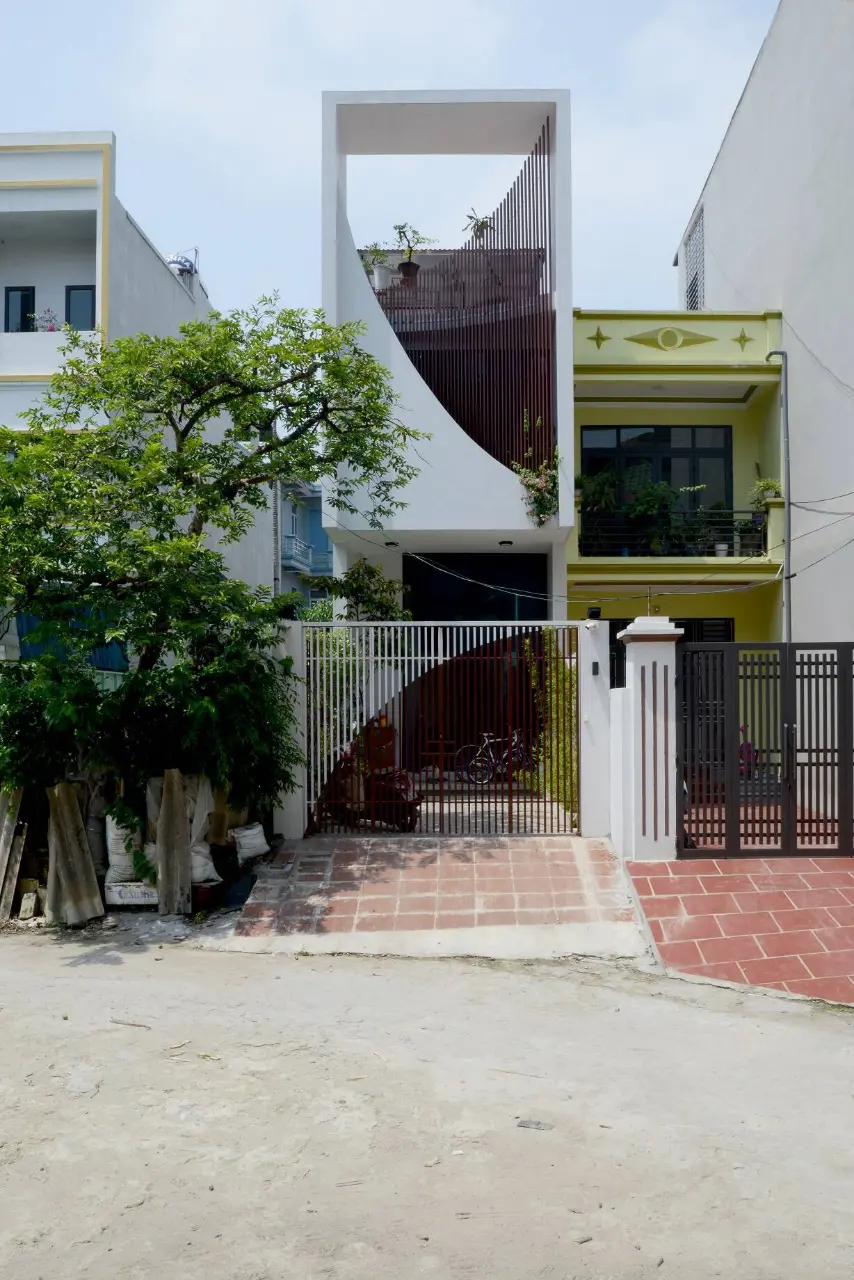 Mặt tiền nhẹ nhàng mà ấn tượng của Sunny Flowers House