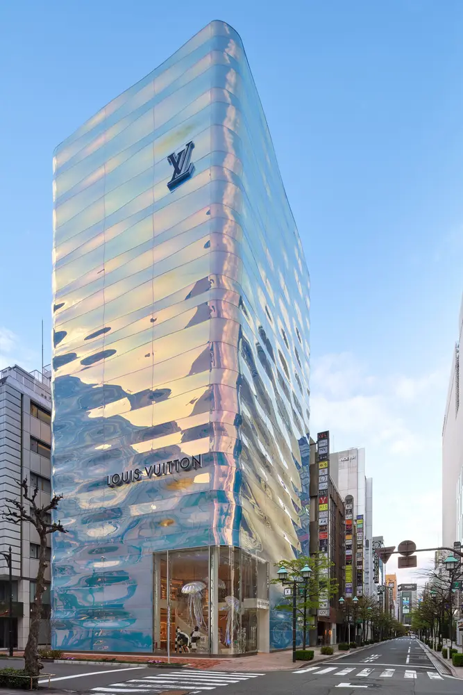Louis_Vuitton_Ginza_Namiki_Facade_by_Daici_Ano_(1)