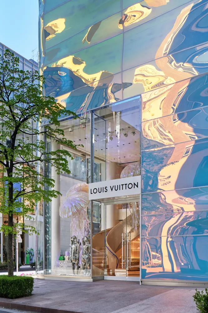 Louis_Vuitton_Ginza_Namiki_Facade_by_Daici_Ano_(2)