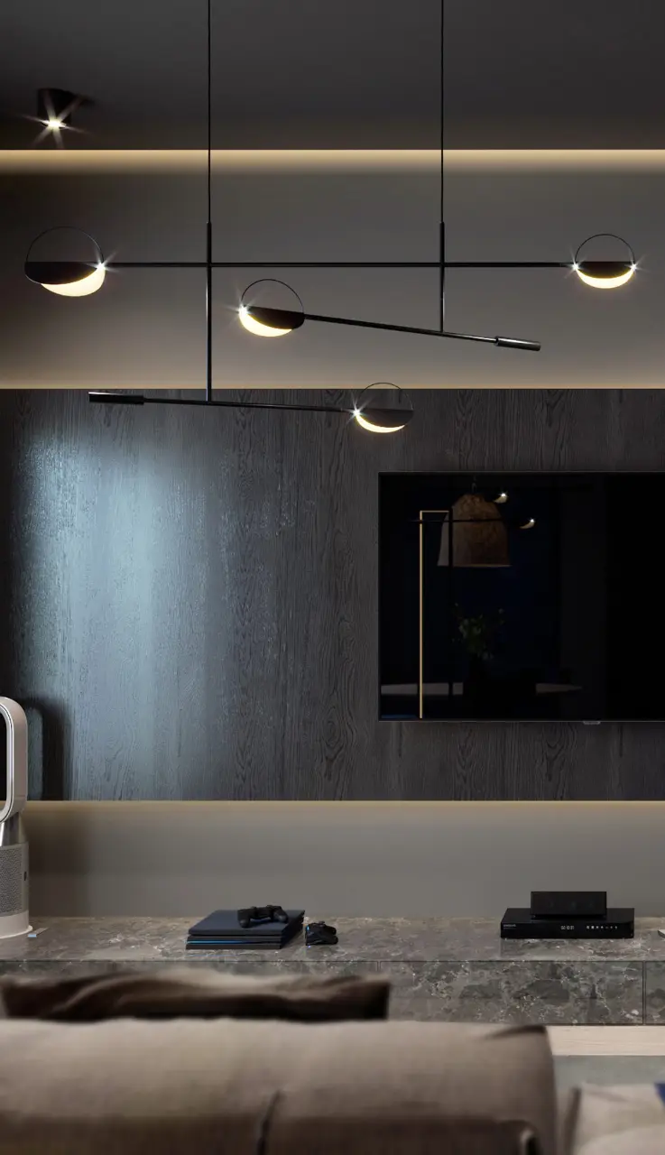 Các dải ruy băng LED bao quanh mép của giá treo TV, tạo ra một bầu không khí ấm áp