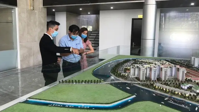Sau dịch Covid-19, nên mua đất hay mua vàng?