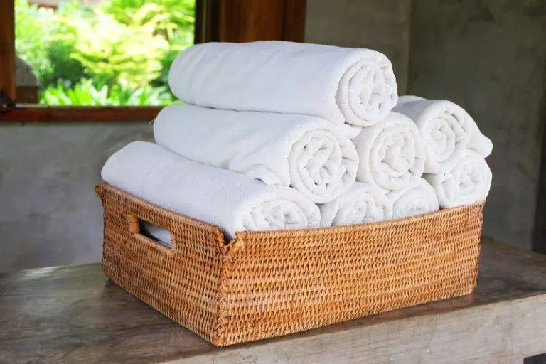 Wicker-Basket-Rolled-Towels-Storage-18174-768x512