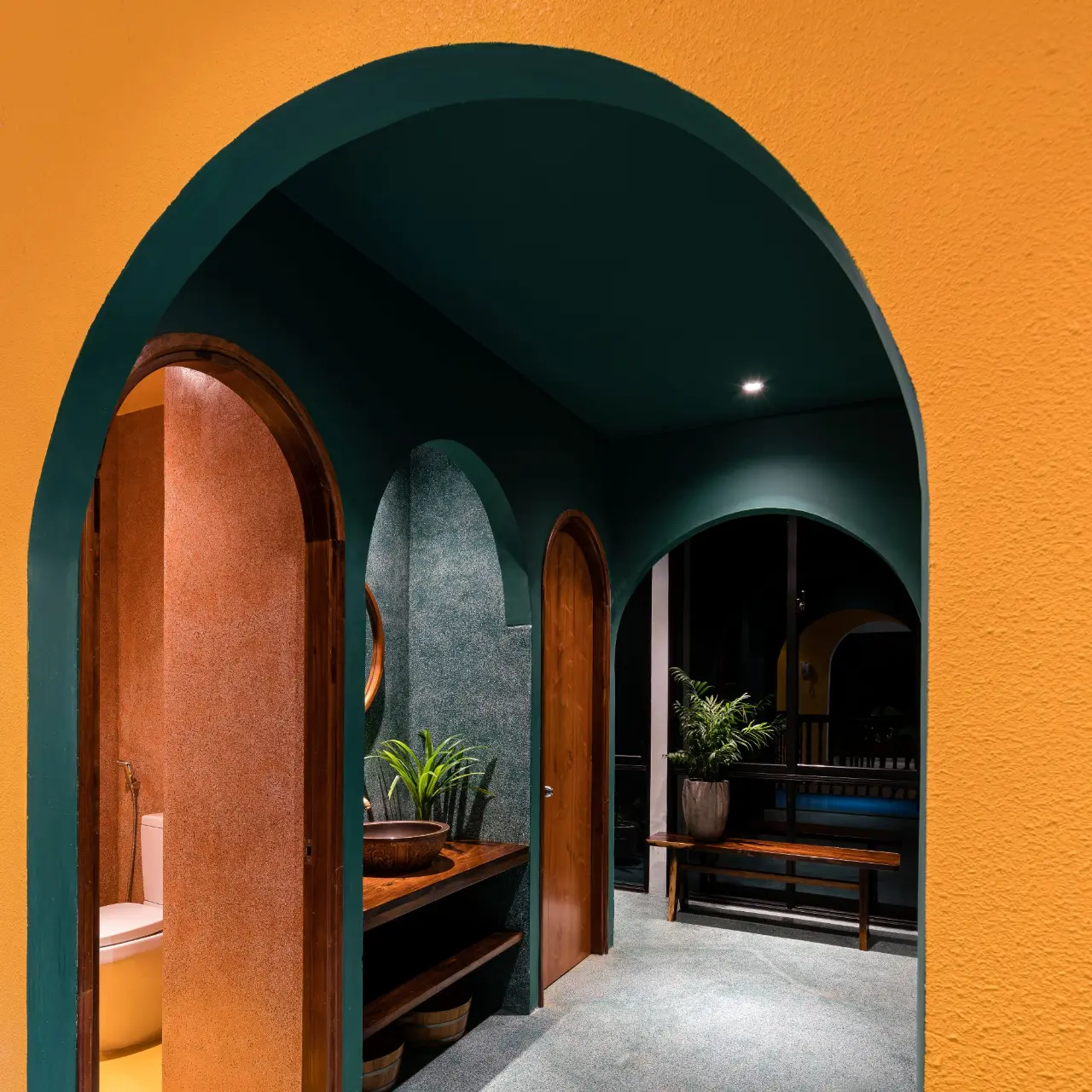 Đá mài, gạch bông truyền thống kết hợp mảng màu tạo bố cục xuyên suốt không gian Sen Spa
