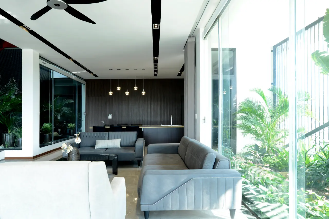 Phòng khách chan hòa với ánh sáng tự nhiên