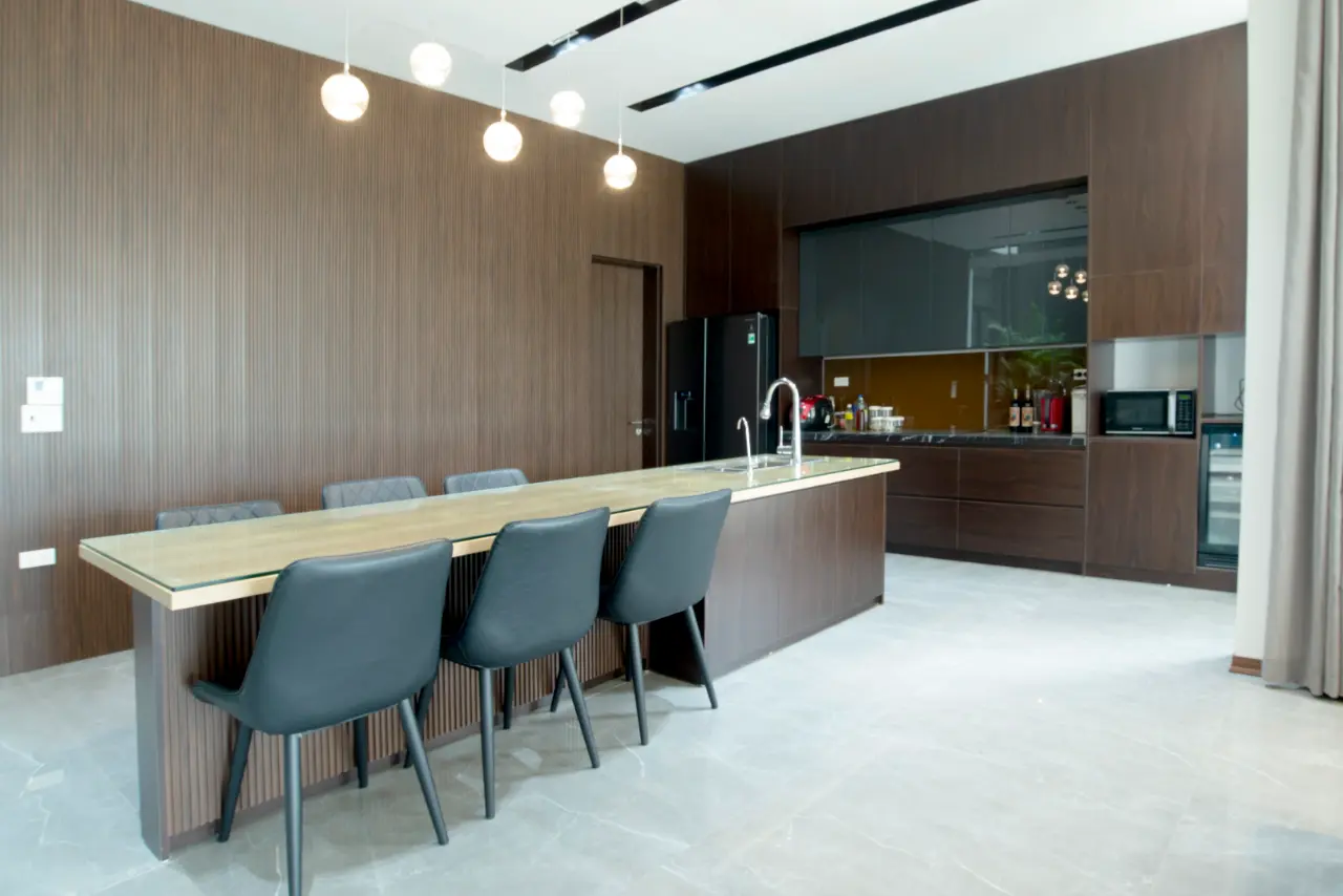 Bếp ăn tối giản, rộng và thoáng