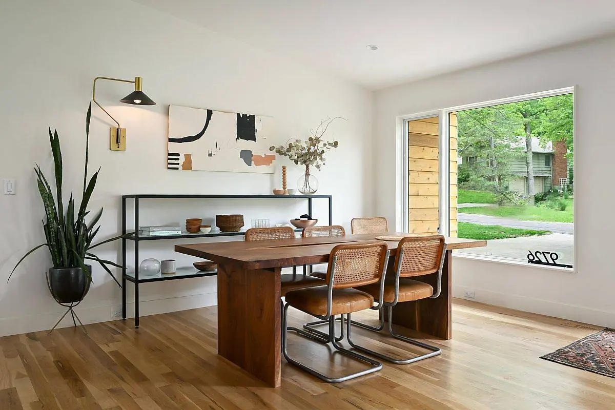 Phòng ăn phong cách Scandinavian cũng có thể được sử dụng như một không gian làm việc tại nhà tuyệt vời