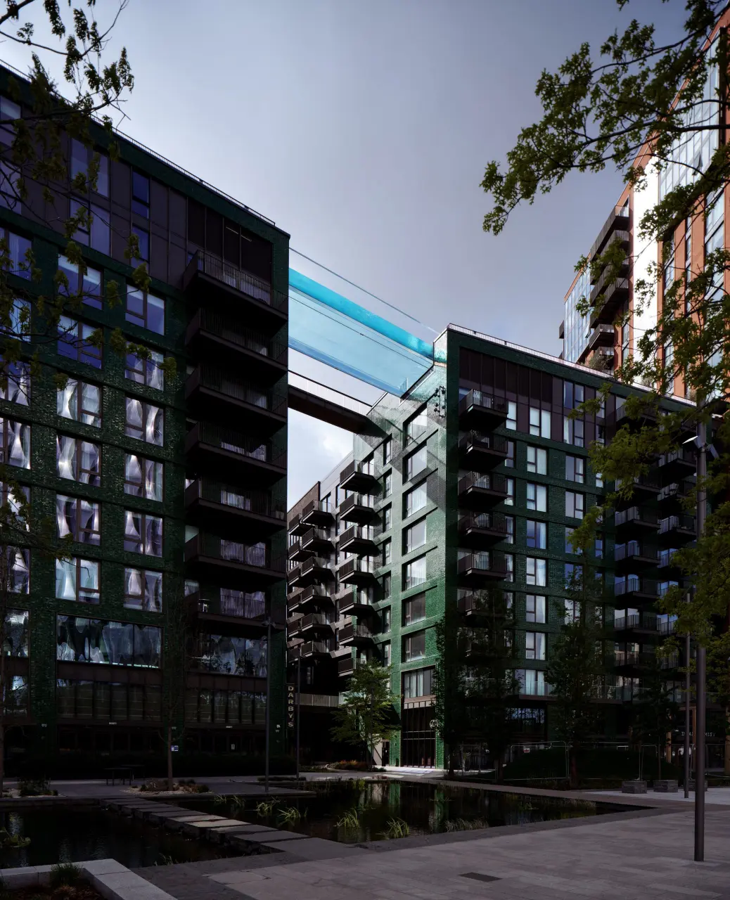 sky-pool-embassy-gardens-ecoworld-ballymore-nine-elms-london-battersea_dezeen_2364_col_1-scaled