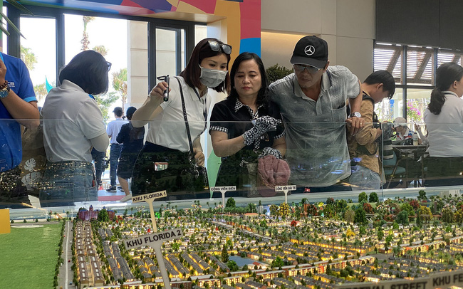 Bức tranh bất động sản trái chiều giữa Hà Nội và TPHCM