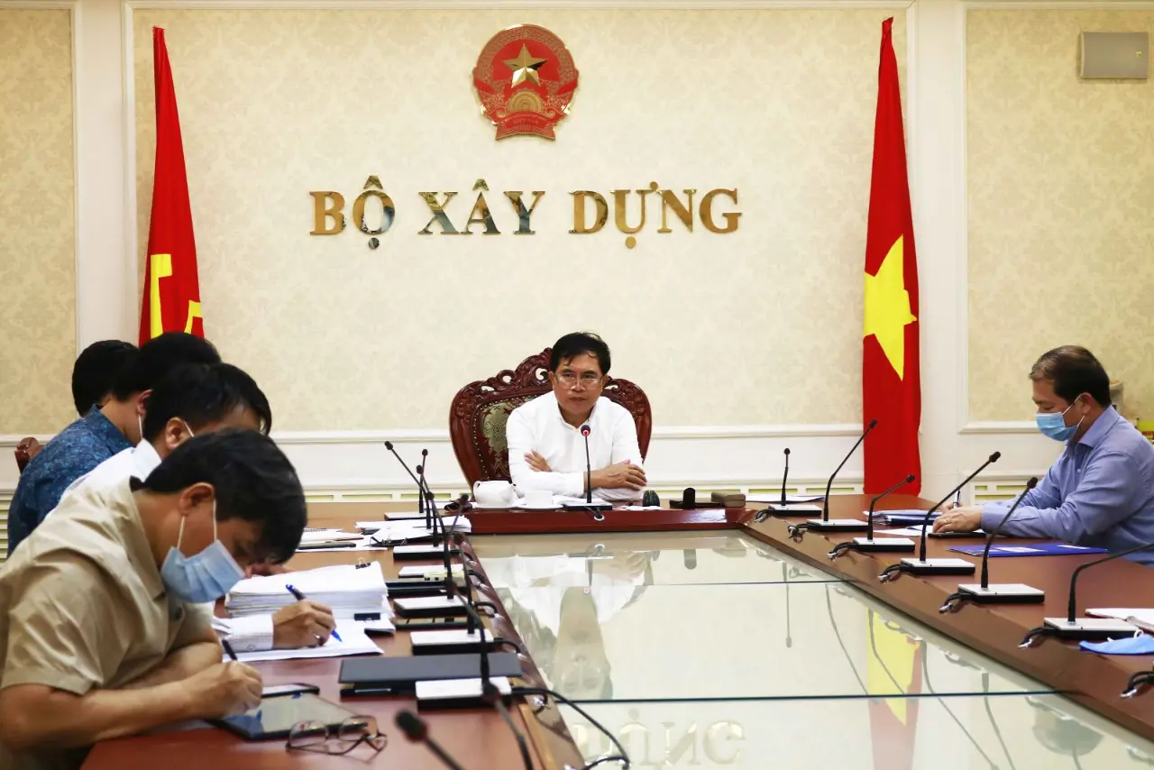 Thứ trưởng Lê Quang Hùng chủ trì cuộc họp của Tổ công tác đặc biệt của Bộ Xây dựng về phòng, chống dịch bệnh Covid-19