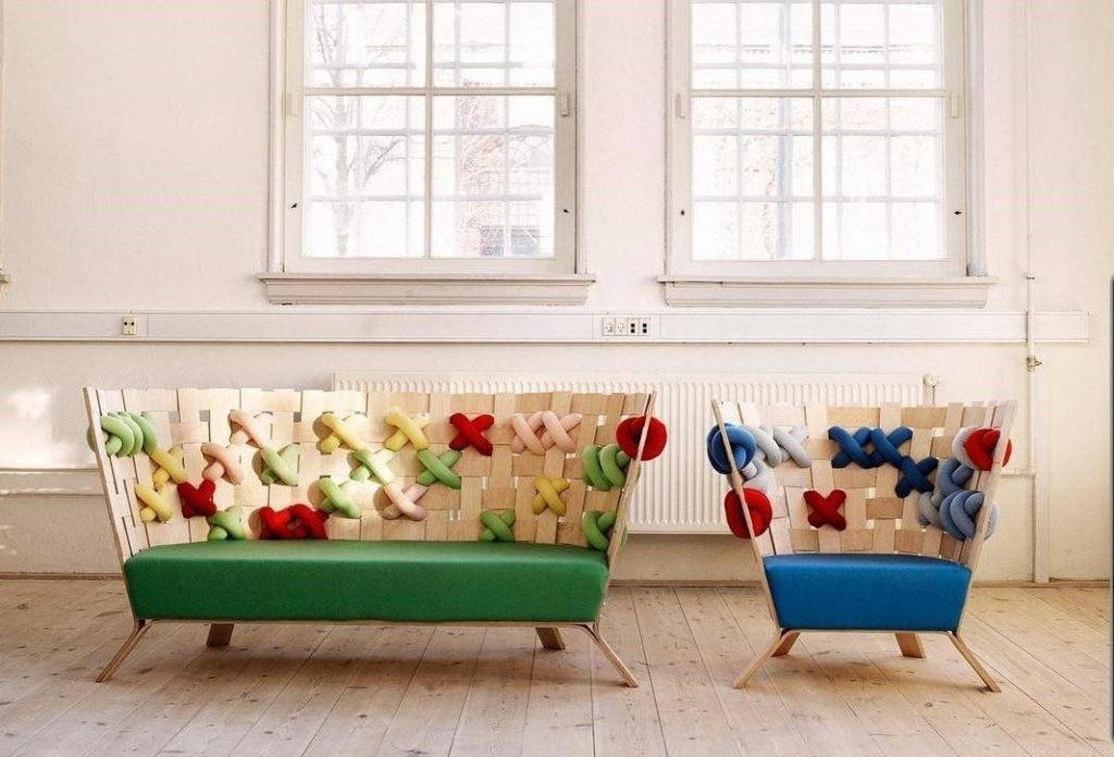 Sofa đầy màu sắc làm bừng sáng không gian nhà bạn