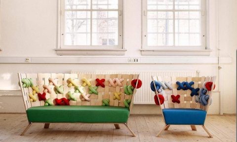 Sofa đầy màu sắc làm bừng sáng không gian nhà bạn