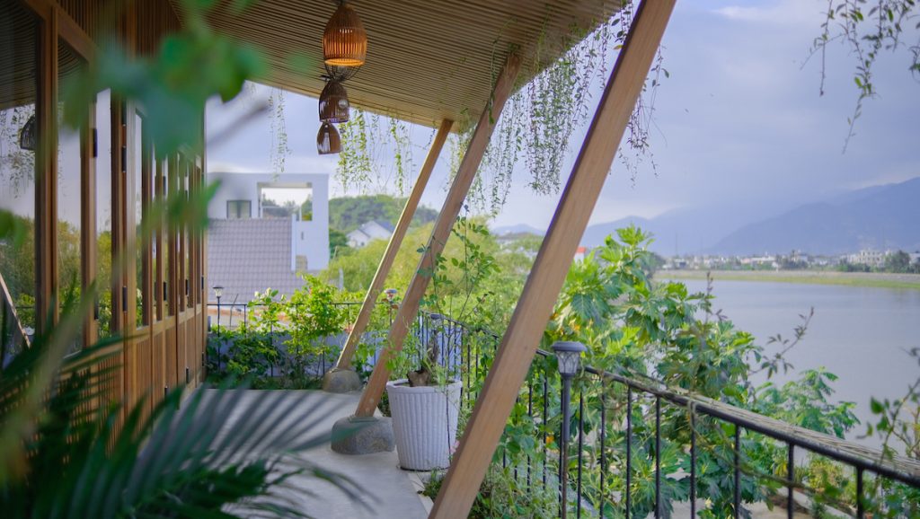 bensong 8 1024x578 - Ng&ocirc;i nh&agrave; mang hơi thở b&igrave;nh y&ecirc;n cho những t&acirc;m hồn thi vị