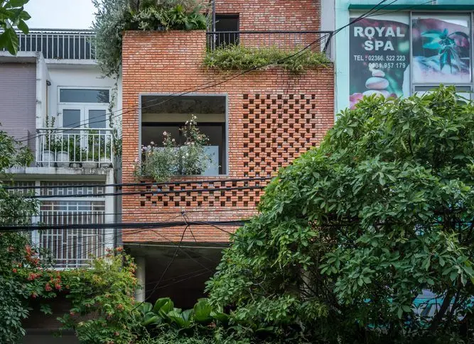 Minaka House