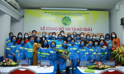 Cây chổi Kim Cương 2021 thuộc về nữ công nhân vệ sinh môi trường Nguyễn Thị Thu Oanh