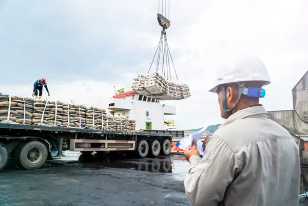 Bộ Xây dựng sẽ điều tiết hoạt động xuất khẩu clinker trong năm 2022