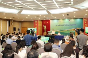 Bộ trưởng Trần Hồng Hà nghe doanh nghiệp góp ý sửa Luật Đất đai