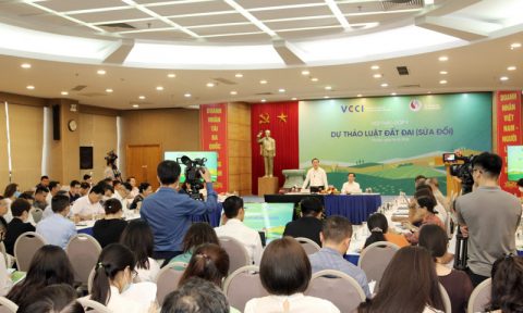 Bộ trưởng Trần Hồng Hà nghe doanh nghiệp góp ý sửa Luật Đất đai