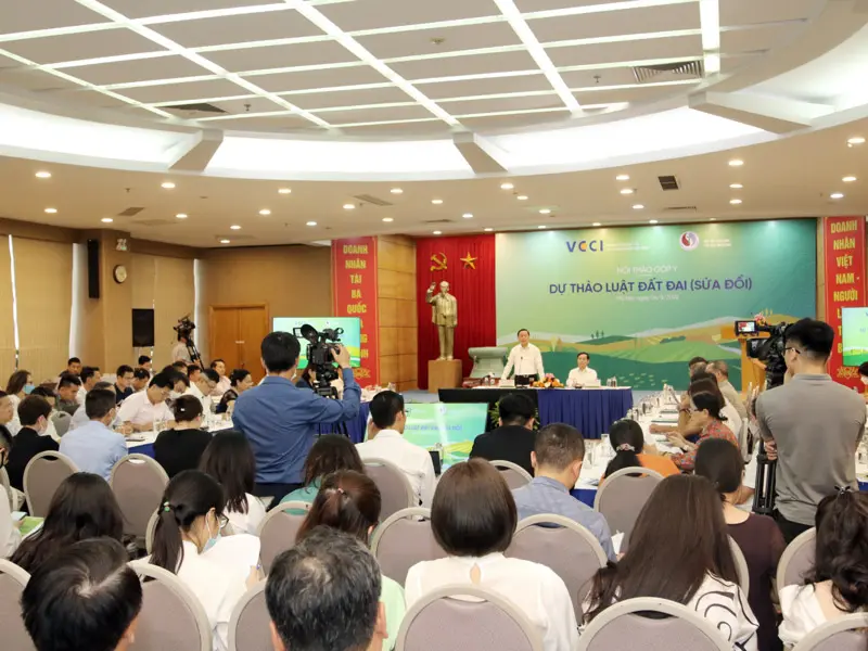 Bộ trưởng Trần Hồng Hà nghe doanh nghiệp góp ý sửa Luật Đất đai