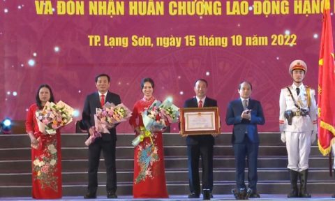 Kỷ niệm 20 năm thành lập, TP Lạng Sơn đón nhận Huân chương Lao động hạng Ba