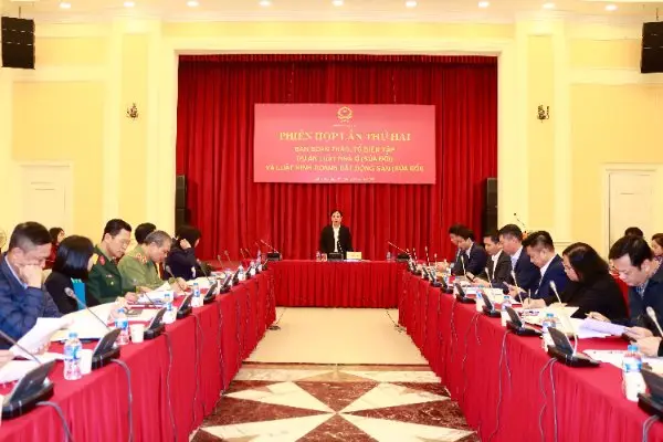 Thứ trưởng Nguyễn Văn Sinh chủ trì phiên họp Ban soạn thảo, Tổ biên tập Dự án Luật Nhà ở (sửa đổi) và Luật Kinh doanh bất động sản (sửa đổi)