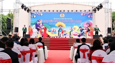Lạng Sơn: Tặng hàng trăm xuất quà cho đoàn viên, người lao động khó khăn