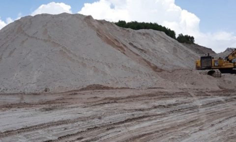 Quảng Bình: Cát nhân tạo từ đá thải, thay thế cát tự nhiên