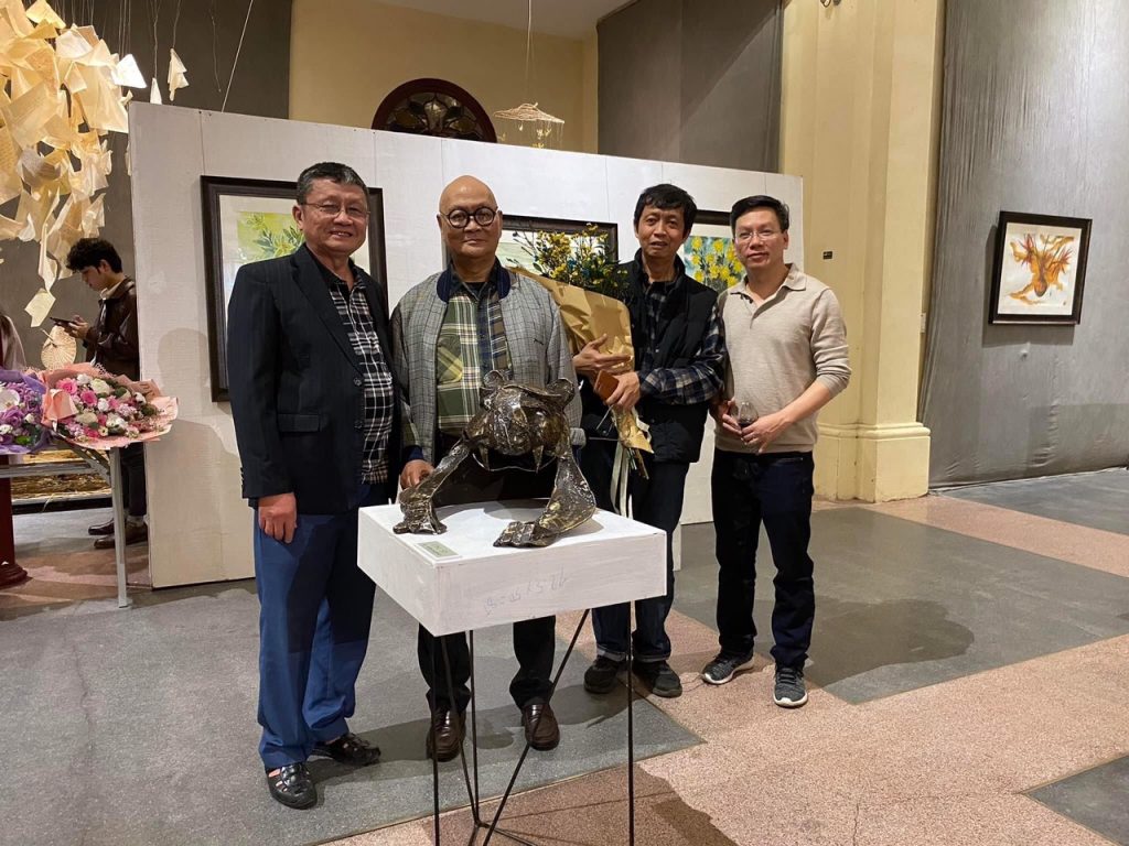 Triển lãm Sắc màu và Dáng thép