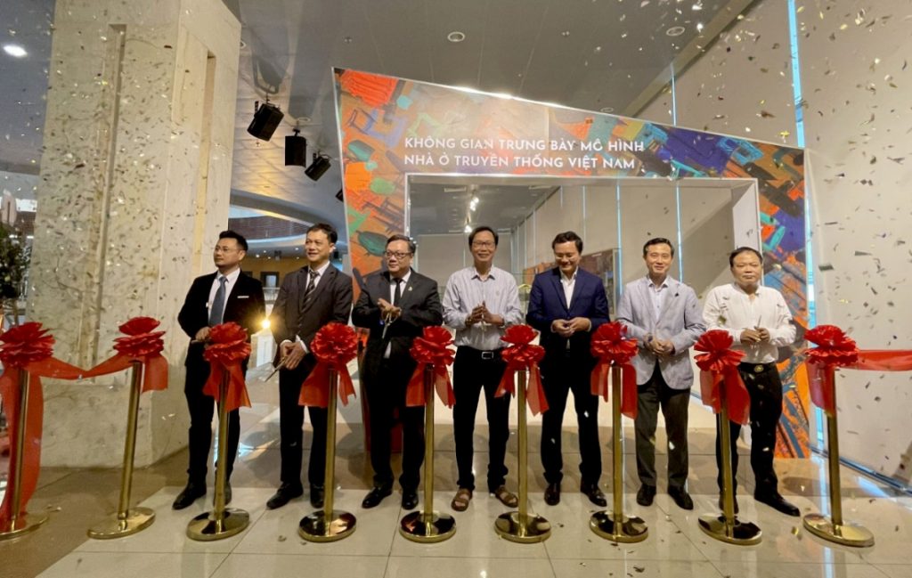 Khai mạc không gian trưng bày mô hình, sa bàn nhà ở truyền thống tại Cung triển lãm kiến trúc, quy hoạch xây dựng quốc gia