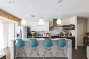 Những cách sành điệu để thêm màu sắc cho căn bếp trung tính của bạn