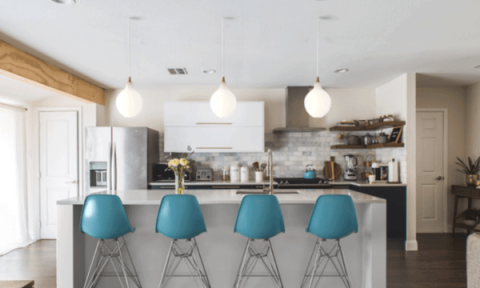 Những cách sành điệu để thêm màu sắc cho căn bếp trung tính của bạn