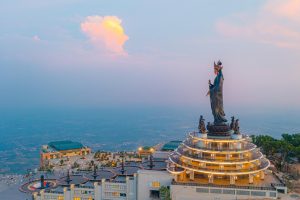 Khám phá thế giới Phật giáo kỳ diệu trên đỉnh núi Bà Đen Tây Ninh