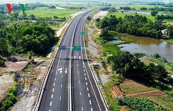 Thủ tướng yêu cầu đáp ứng đủ vật liệu cho dự án đường cao tốc Bắc – Nam