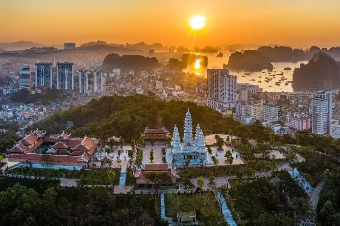 Thấy gì từ con số tăng trưởng ngoạn mục 6 tháng đầu năm 2023 của du lịch Quảng Ninh?