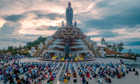 Mùa Vu Lan báo hiếu, hàng nghìn Phật tử hành hương về Núi Bà Đen cầu bình an tới đấng sinh thành