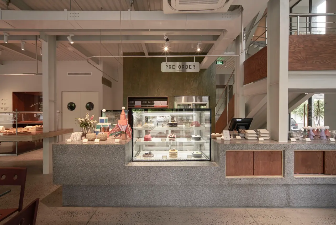 Cửa hàng và tiệm bánh Bakes Flagship